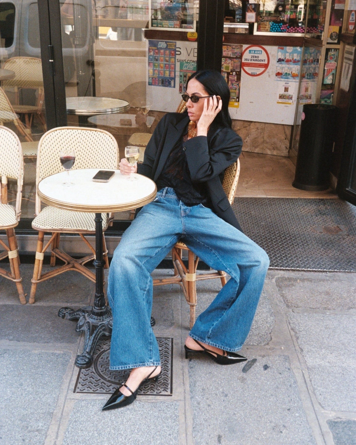 Modelshot / Mid Blue / Detail